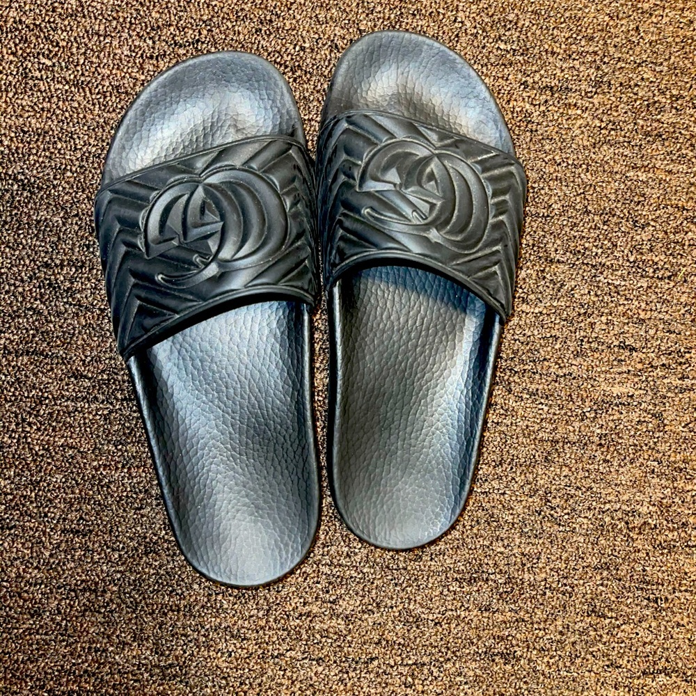 Matelasse slide sandal men size 7